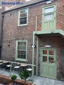 Town Centre Apartments with Spa - Image 5