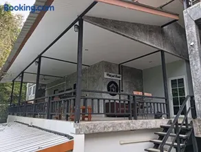 White Jail at Koh Tao Hostel - Image 5