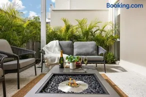 5BR Family Home Mins to Scarborough Beach - Image 1
