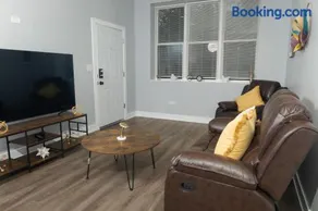 Shared, spacious condo near UChicago and Obama Center - Image 2