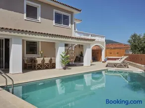 Galadriel Villa with Private Pool & Jacuzzi - Image 3
