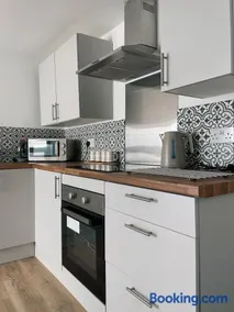 High Street Apartment - Image 3