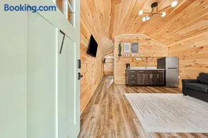 Cabin #7 One bedroom with Kitchenette - Image 2