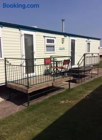 L&g caravan hire 8 BERTH SEALANDS FAMILYS ONLY AND THE LEAD PERSON MUST BE OVER 30 - Image 2
