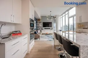 Luxury Downtown Penthouse- Breathtaking Views - Image 1