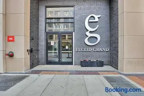 Luxury lofts, Downtown, Playhouse Sq, Near Stadium and Arena, Fire Pit, Rooftop deck, BBQ, Onsite Garage Parking, Close to EVERYTHING! - Image 1