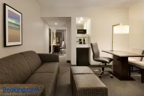 Cozy Two Room Suite with Modern Touches and Pool - Image 3