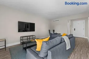Elegant Escape Prime Location & Style - Image 3