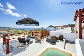Santorini Rooftop Hot Tub Suite with Panoramic Views - Image 1