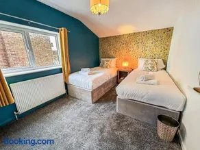 Yellow House Cottage - Image 2