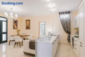 Faidra Luxury Apartment - Image 5