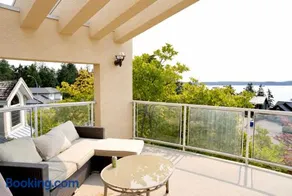 The Shearwater House - Panoramic Ocean View Suites - Image 1