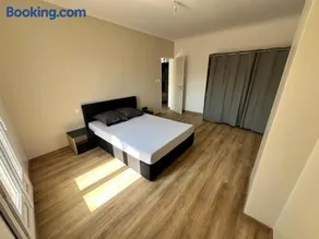 Large renovated apartment in the heart of Beziers - Image 3
