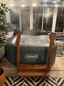 Modern Comfort Quiet, Clean & Central Hot Tub! - Image 5