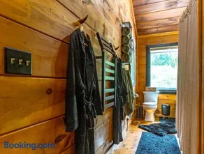 Lakeside Cabin with Private Island, Hot Tub and Sauna - Image 2