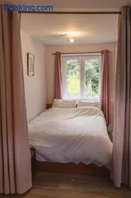 Grand Studio Privé et Ses Jardins dans Manoir de 1803 en Forêt - Image 2