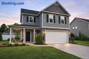 Amazing Pool, Cozy Backyard, 20 min to FT Bragg - Image 3