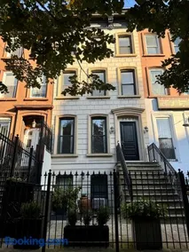 Luxury Oasis in Manhattan - Image 2