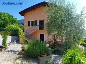 Casa Gina & Melape Garden and Solarium by Gardadomusmea - Image 1