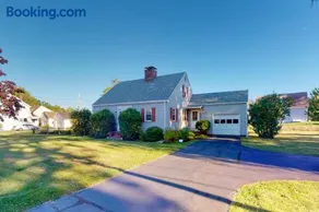 Comfortable home near the beach - dog-friendly - full kitchen & washer/dryer - Image 1