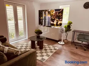 Apartment in Purfleet, close to RSPB reserve - Image 5