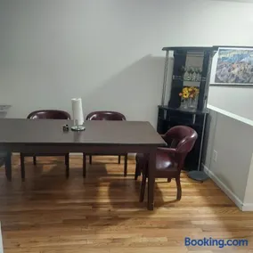 Cosy Bedroom 12mins to Airport Prudential NJIT UMDJ Penn Station - Image 5