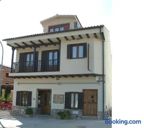 Apartamentos Los Hebiles - Image 1