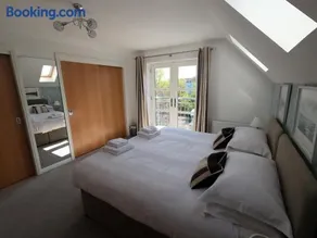 Riverbank Apartments - Image 3
