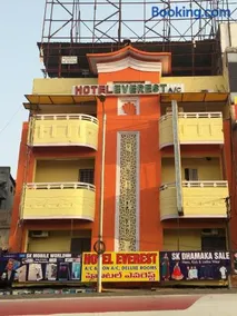 Hotel Everest - Image 1