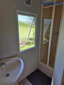 Le mobile home est dans le pré - Image 3