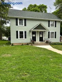 The Birchwood - At Twin Pines-Walk to the Lake! - Image 3
