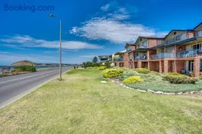 By The Sea Beachfront Apartment Wifi - Image 2