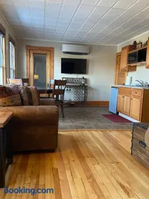 Tavern - Country Suite - Image 1