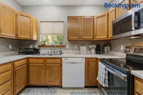 320 Royal Ct - Image 4