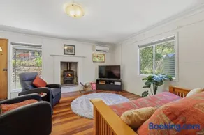 Dorathee Cottage - Pet Friendly - Absolute Waterfront - Image 5