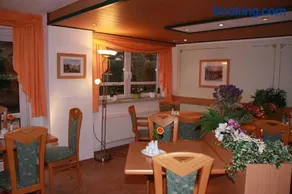 Hotel-Garni Elbgarten Bad Schandau - Image 3