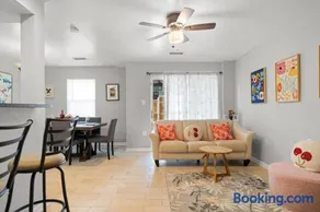 Parkside Alexandria Townhome - 3br free parking - Image 2