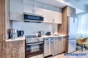 Executive Class Apartments with Gym VIP & Students in Downtown MTL Dawson Concordia Mcgill - Image 2