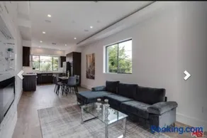 2 Luxury Modern 8 Bedroom Home with Rooftop Decks - Image 1