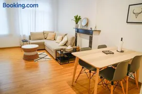 Chambre avec SDB incroyable en plein centre-ville DINANT - Image 1