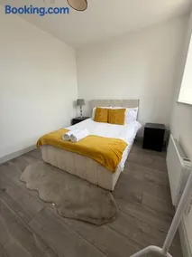 Blissful Snug Haven in Desborough - Image 2