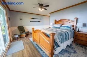 Beautiful home on Lake Michigan, near Escanaba - Image 2