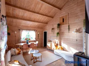 Cabin near the lake - Image 3