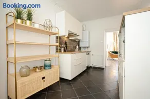 2-room apartment on the first floor with designer renovation. Exit to the courtyard. 15 minutes to Schloss Schönbrunn - Image 5