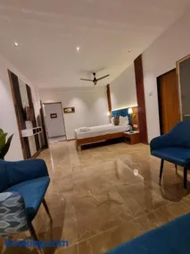 Hotel Sky Suites - Image 2
