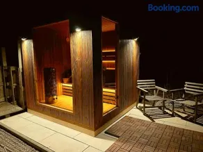 Wellness Chata Hideaway se saunou a vířivkou - Image 1