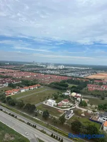 condo for 4 pax at bayuemas klang - Image 1