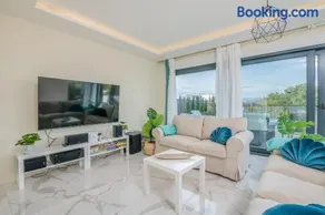Apartment Sofija with Pool - Image 2