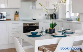 Beaumont - Stylish Brand New Apartment with Ocean Views Steps from Ventnor Beach, Award Winning Restaurants and Trails Perfect for Families and Couples for a Peaceful Coastal Escape - Image 3