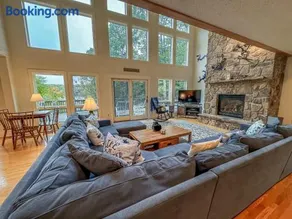 Perfect DCL Lake House: Fire Pit Hot Tub Dock and More - Image 2